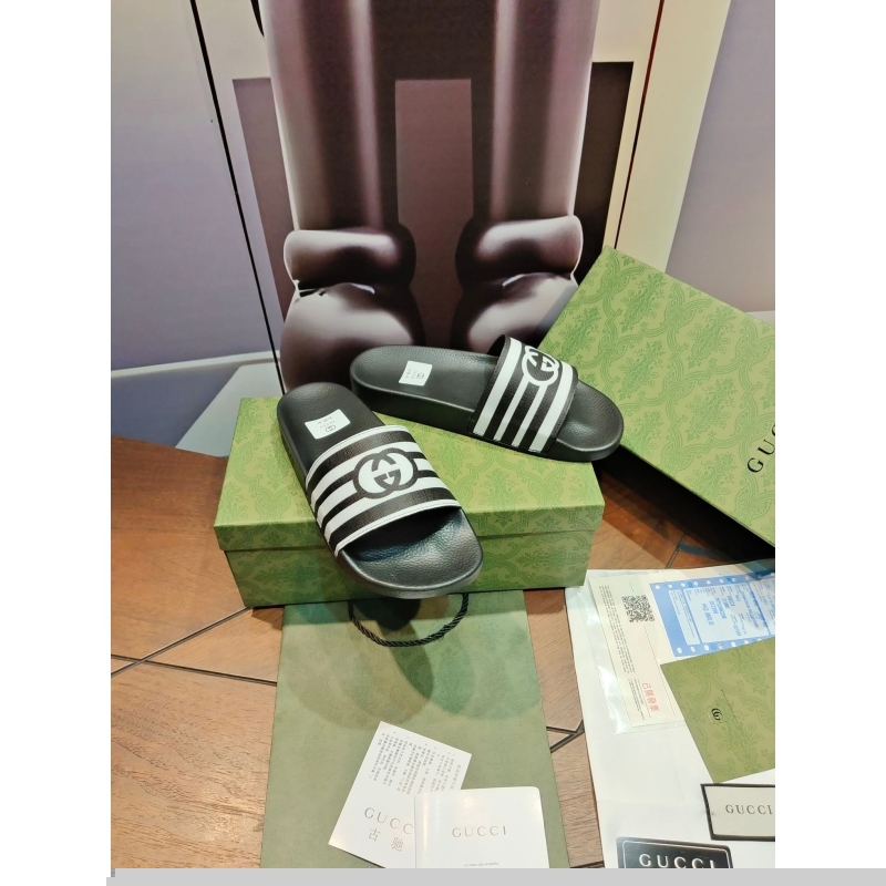 G*u*i slippers